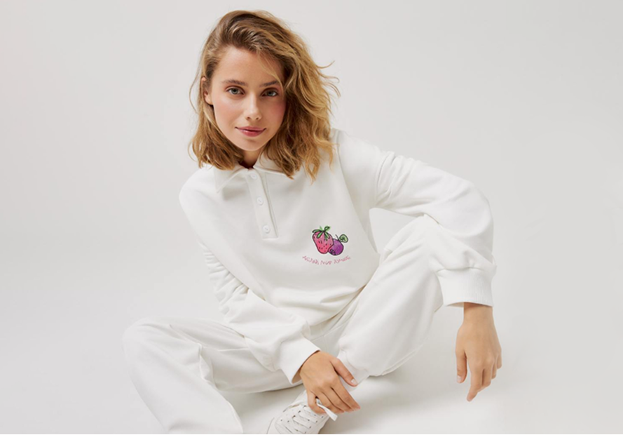 Одежда из коллекции Доброшрифт, выпущенной при поддержке Wildberries