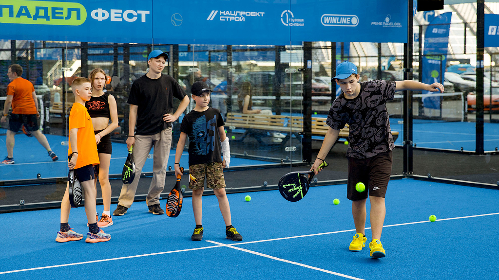 Фестиваль падела для взрослых и детей в Москве